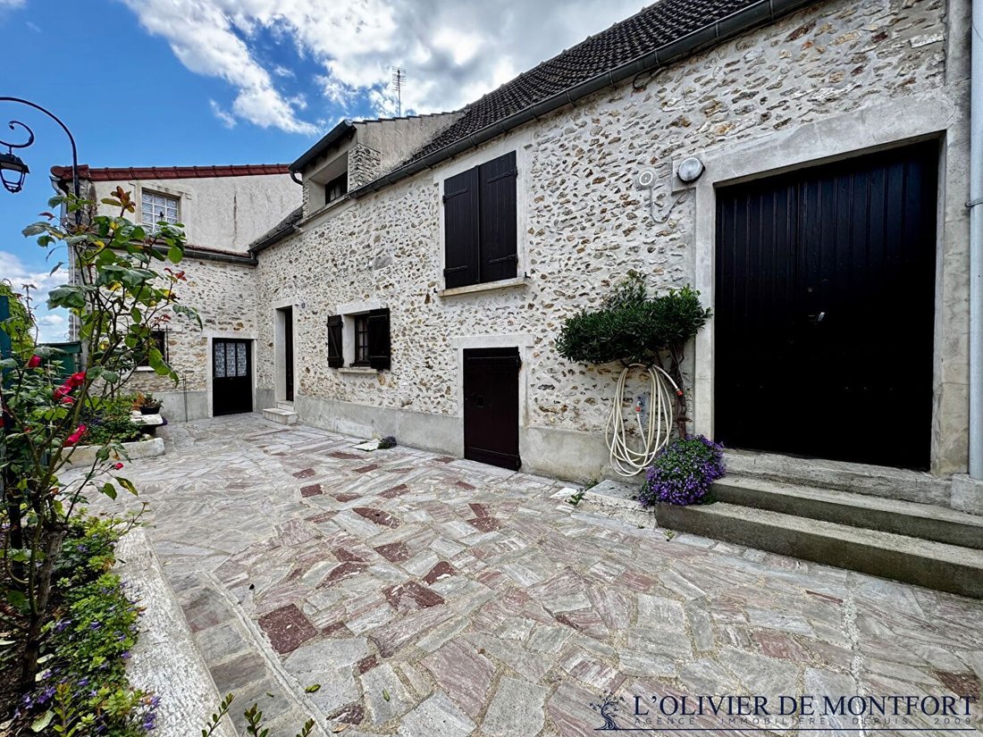 House in Montfort-l'Amaury, Ile-de-France, France 1 - 18407552