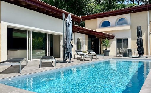 House in Centre Ville, Mérignac, France 1