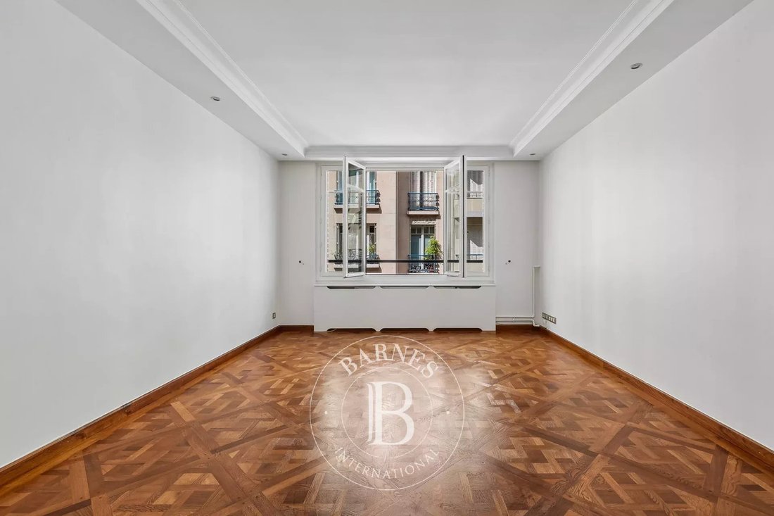 Apartment in Gros Caillou, Paris 7e Arrondissement, Paris 1 - 18409493