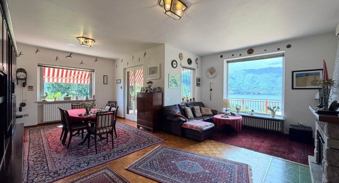 House in Porto Valtravaglia, Lombardy, Italy 3 - 18413371