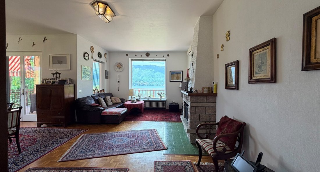 House in Porto Valtravaglia, Lombardy, Italy 4 - 18413371
