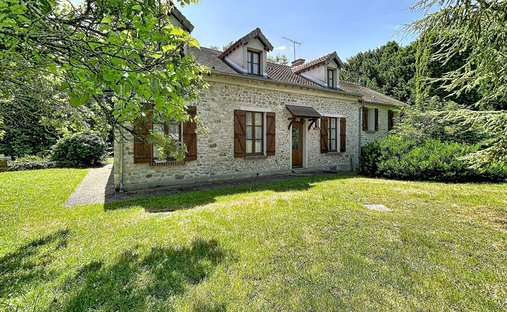 House in Vicq, Ile-de-France, France 1