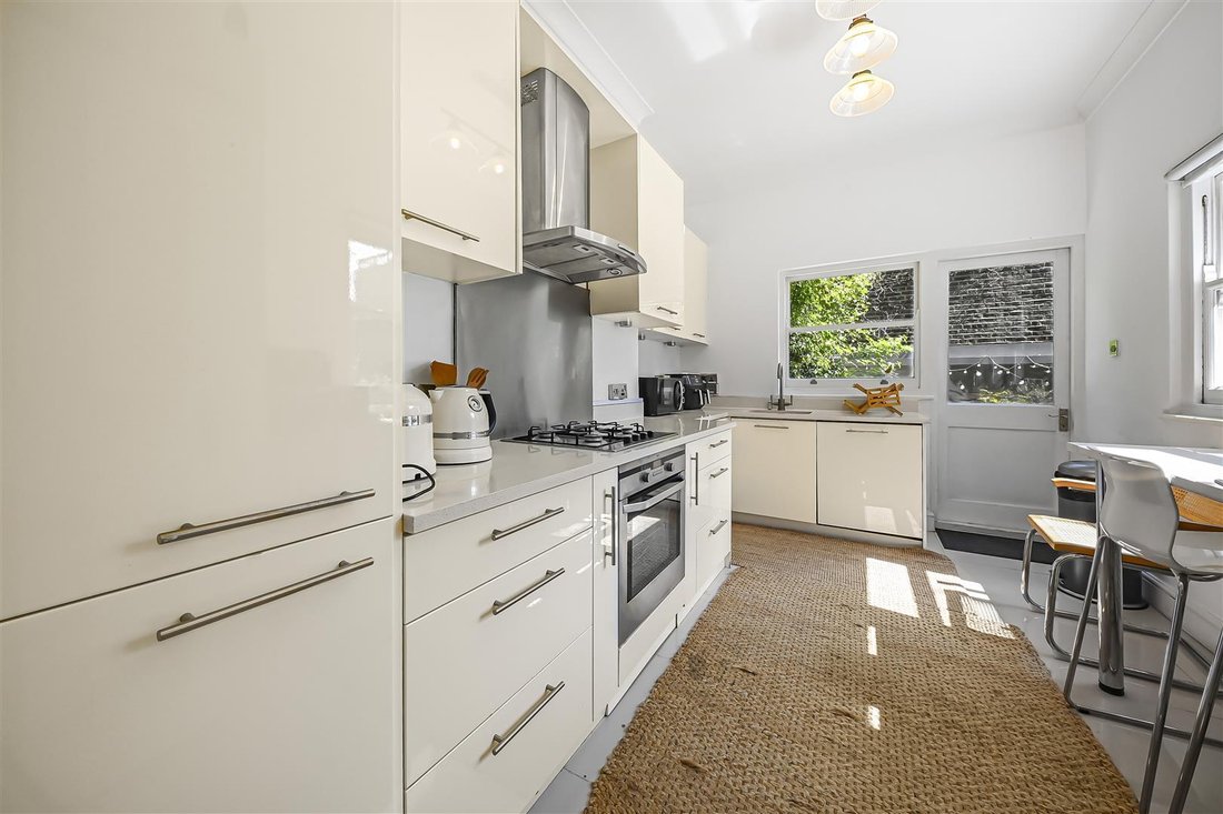 Apartment in Little Venice, Westminster, England 4 - 18402827