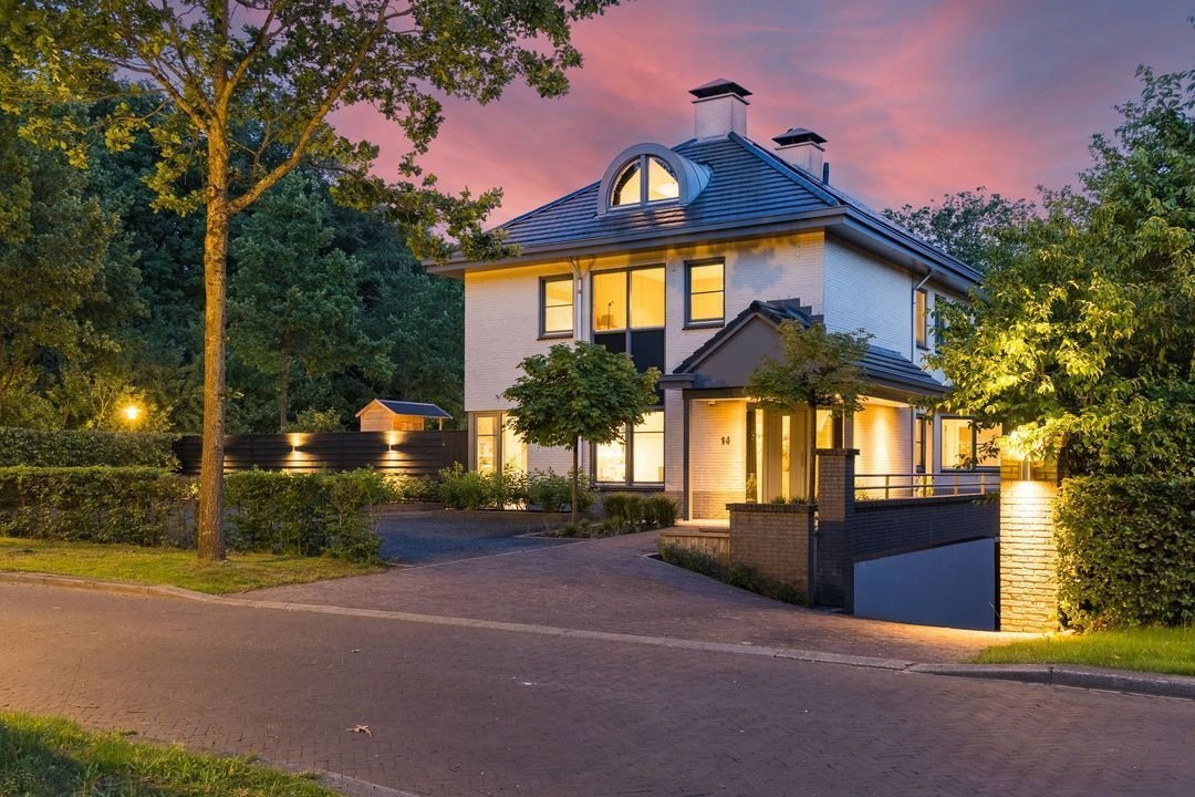 Villa in Enschede, Overijssel, Netherlands 1 - 18412220