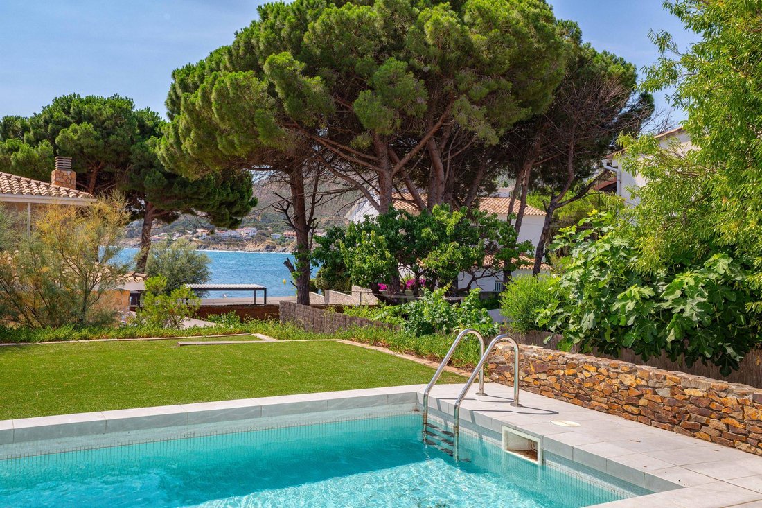 Villa in Llanca, Catalonia, Spain 1 - 18403104