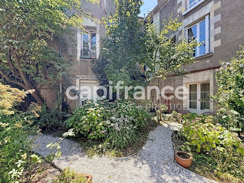 Apartment in Saint-Cyr-sur-Loire, Centre-Val de Loire, France 1 - 18408413