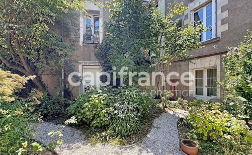 Apartment in Saint-Cyr-sur-Loire, Centre-Val de Loire, France 1