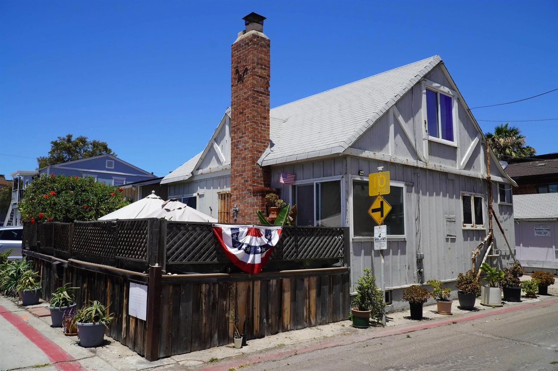San Diego, California, United States 2 - 18321935