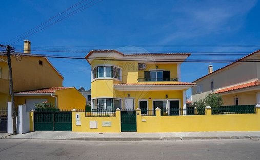 House in Fernao Ferro, Setubal, Portugal 1