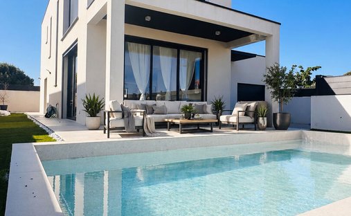 Villa a Periferia, Serignan, Francia 1