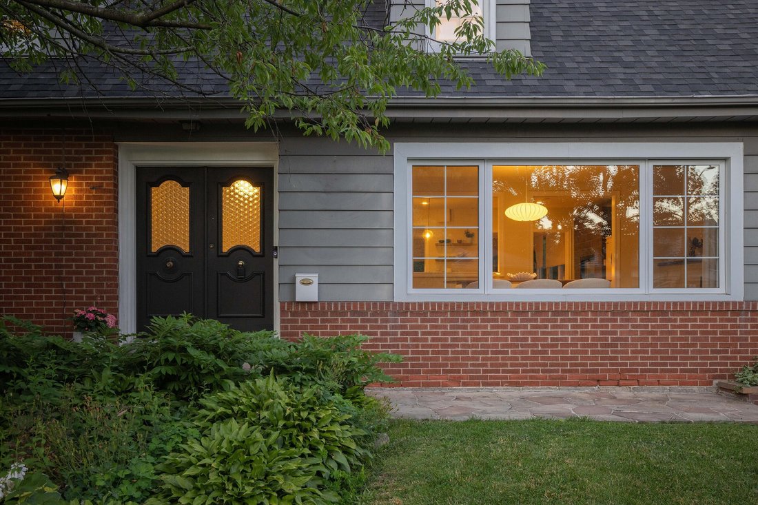 House in Hamilton, Ontario, Canada 3 - 18405150