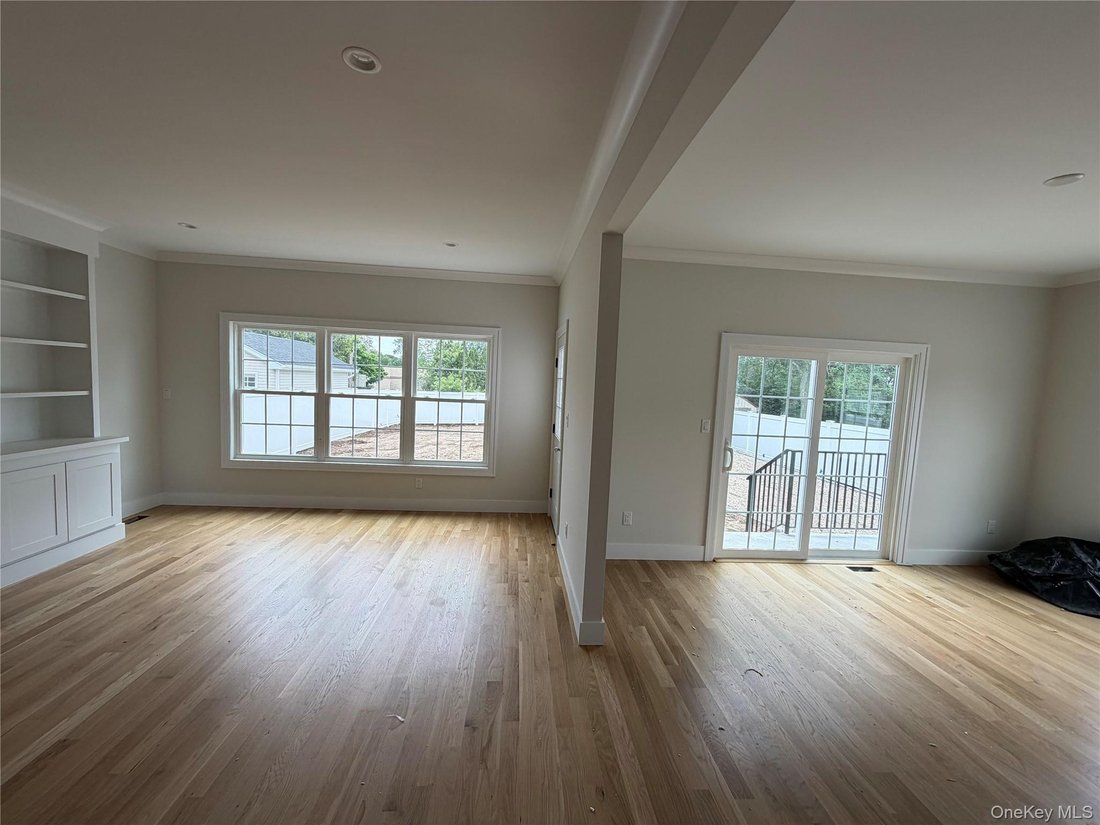 House in Bethpage, New York, United States 5 - 18155430