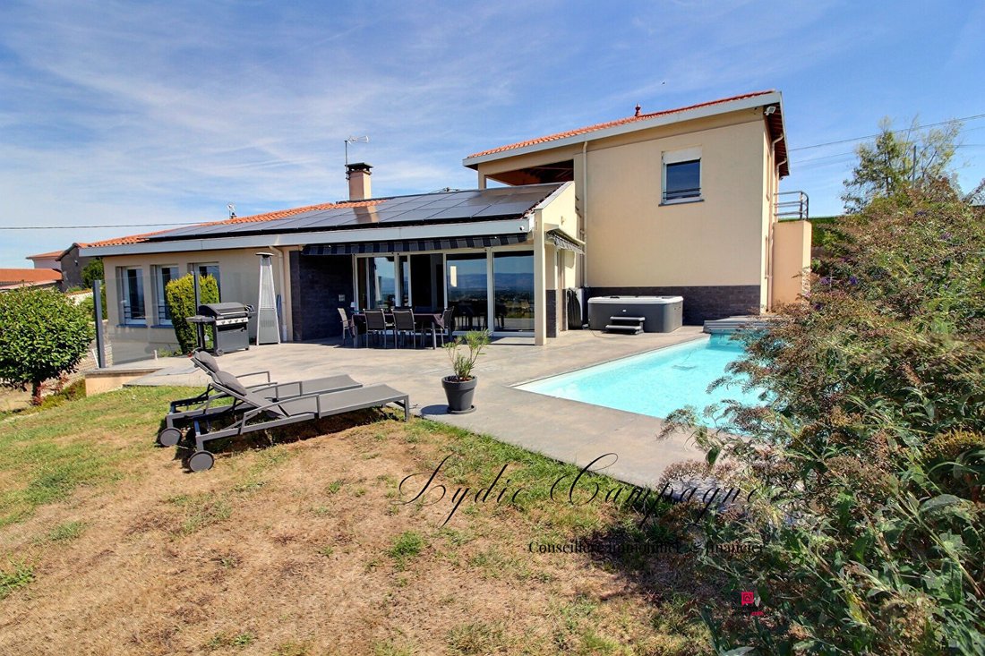 Villa in Saint-Galmier, Auvergne-Rhône-Alpes, France 2 - 18405809