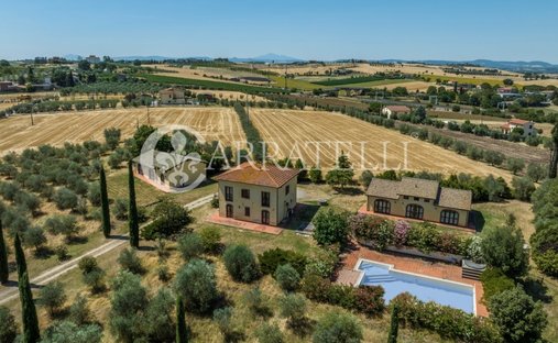 Country House in Fratta-Santa Caterina, Cortona, Tuscany 1