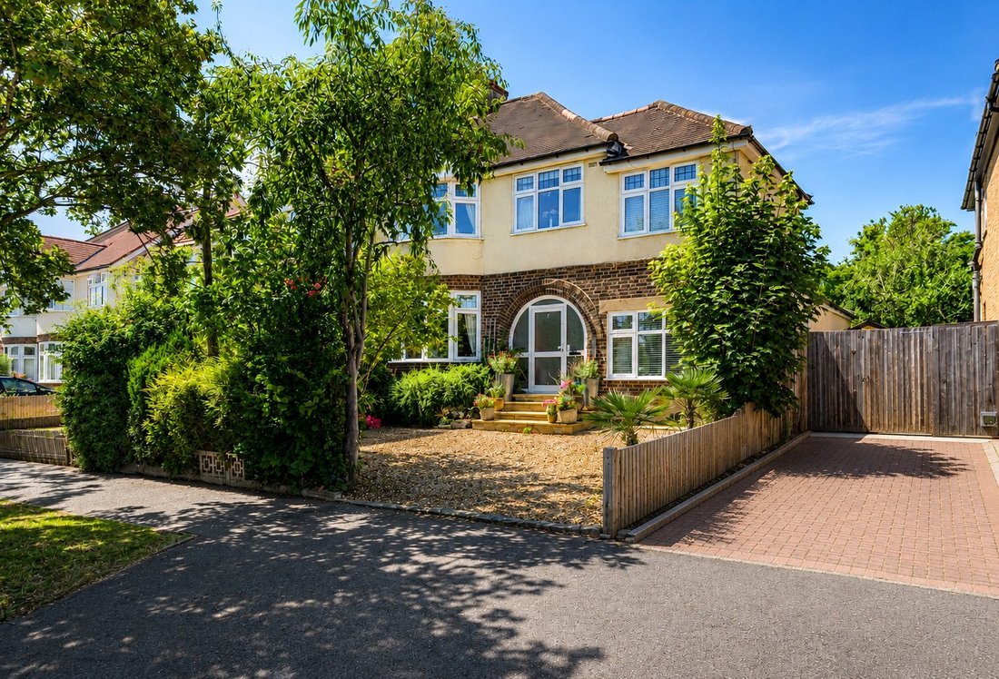 House in Surbiton Hill, Royal Borough of Kingston upon Thames, England 1 - 18402849