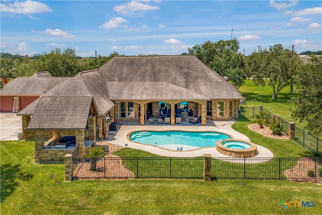 House in Yoakum, Texas, United States 1 - 18414520