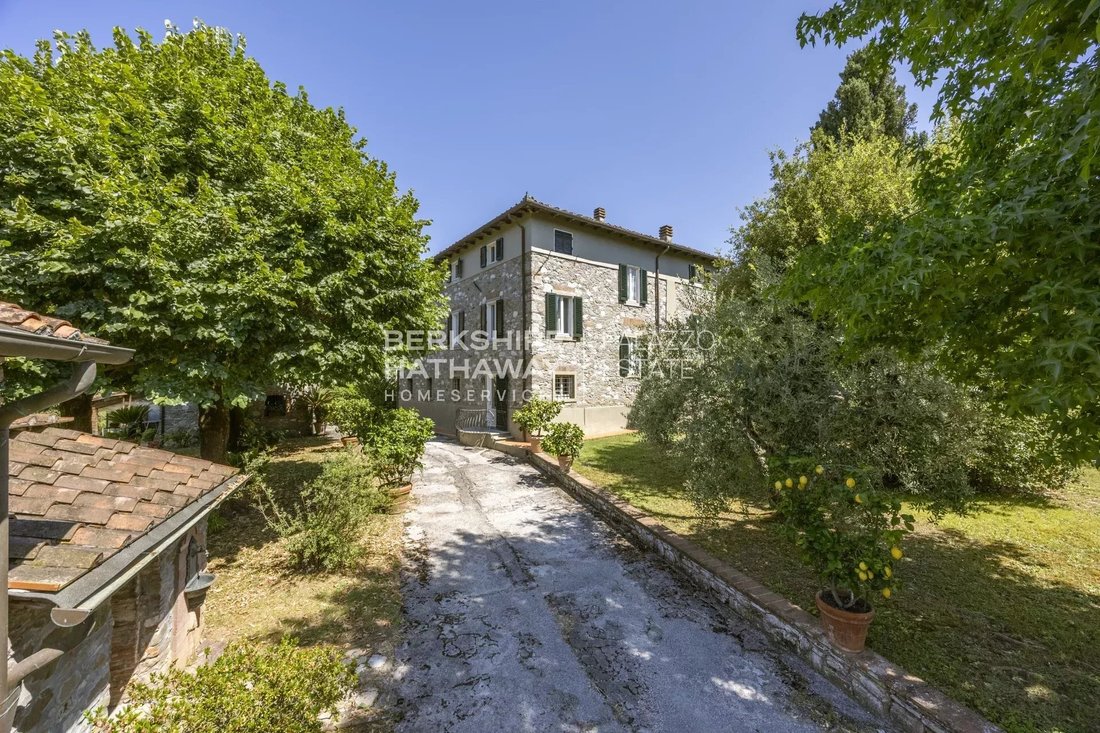 Villa in Historic Center, Lucca, Tuscany 2 - 18413616