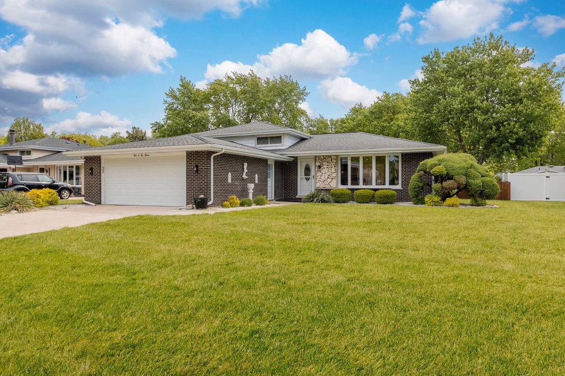 House in Downers Grove, Illinois, United States 2 - 18403417