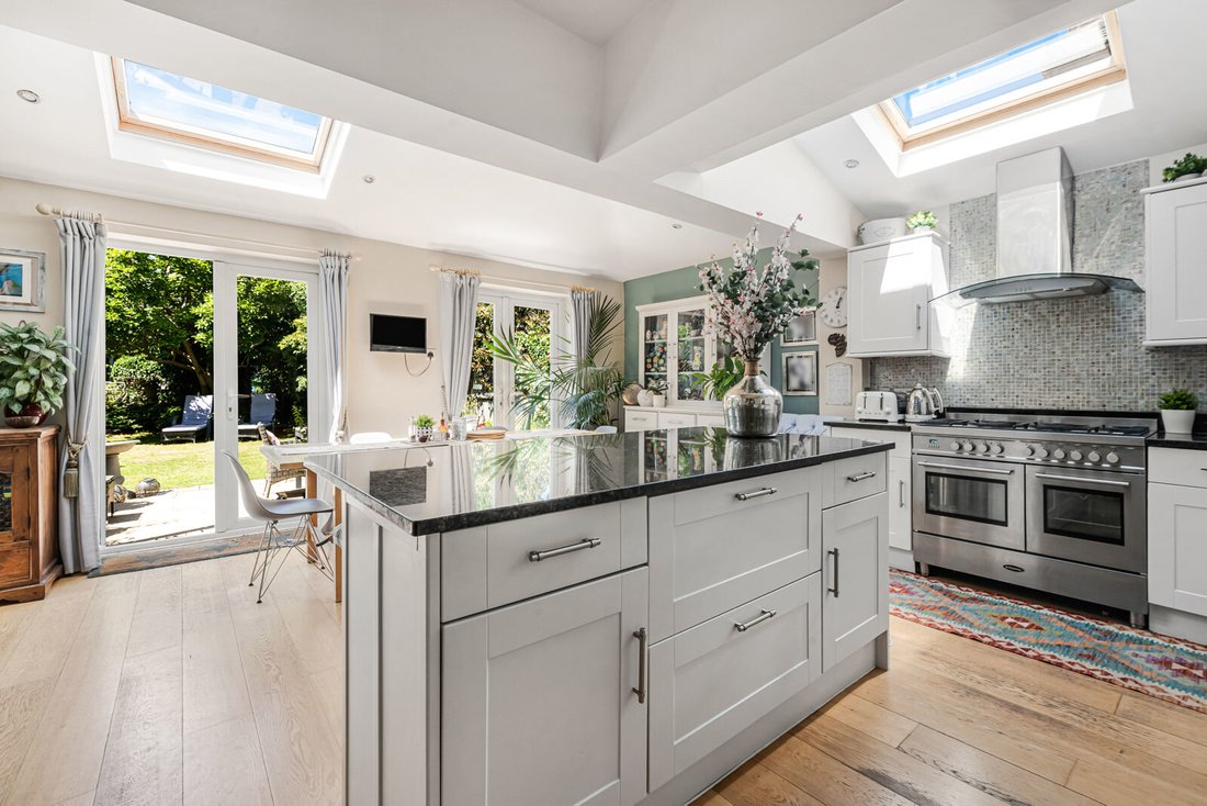 House in Surbiton Hill, Royal Borough of Kingston upon Thames, England 2 - 18402849