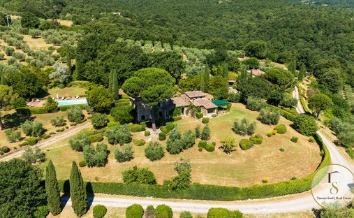 Casa di campagna a Siena, Toscana, Italia 1