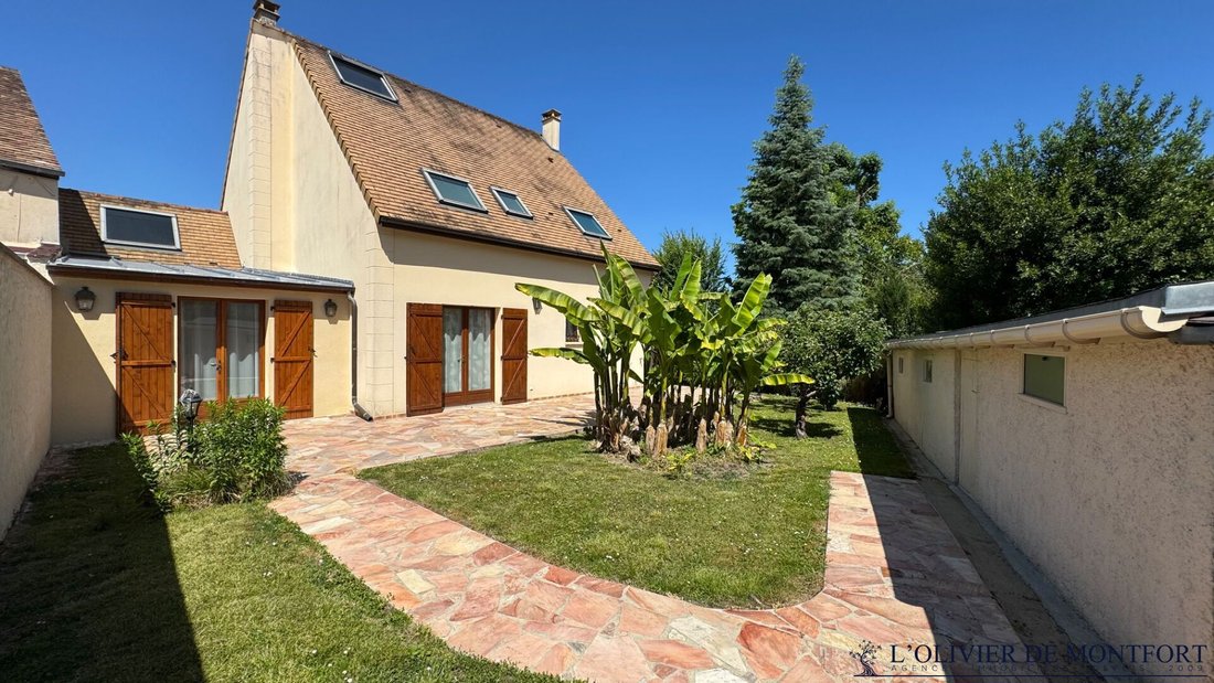 House in Montfort-l'Amaury, Ile-de-France, France 1 - 18407544