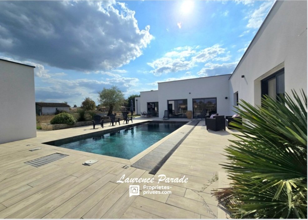 Villa in Le Pizou, Nouvelle-Aquitaine, France 1 - 18405276