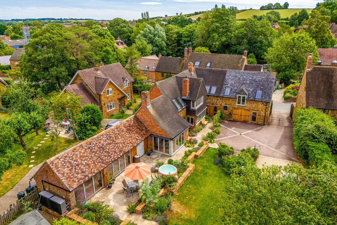 Country House in Fenny Compton, England 1 - 18411086