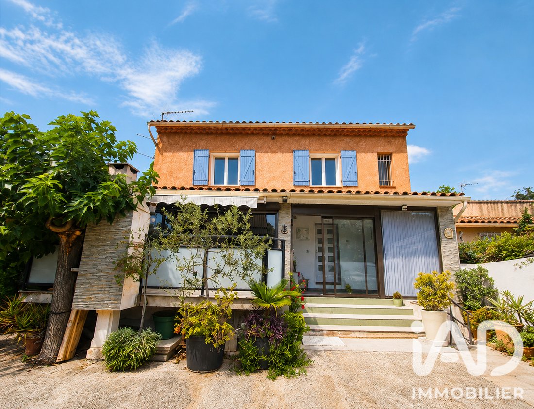 House in Le Cannet-des-Maures, Provence-Alpes-Côte d'Azur, France 2 - 18390484