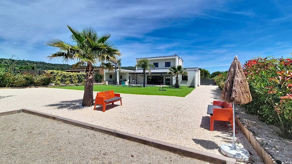 Villa in Clarensac, Occitania, France 2 - 18403952