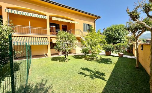 Villa in Sorbano del Giudice-Pontetetto, Lucca, Italy 1
