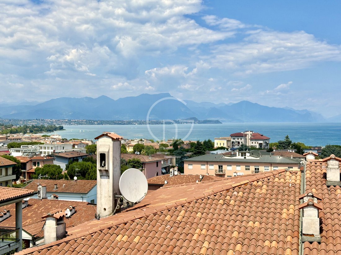 Apartment in Desenzano Centro, Desenzano del Garda, Lombardy 1 - 18415309