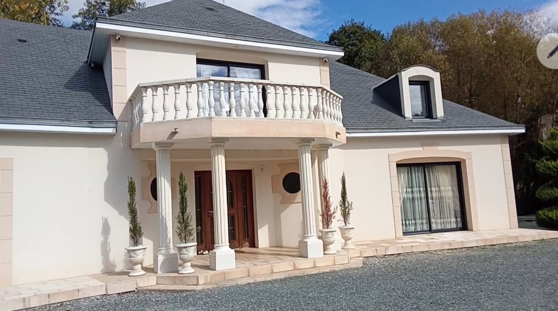 Villa in Le Genest-Saint-Isle, Pays de la Loire, France 3 - 18406022