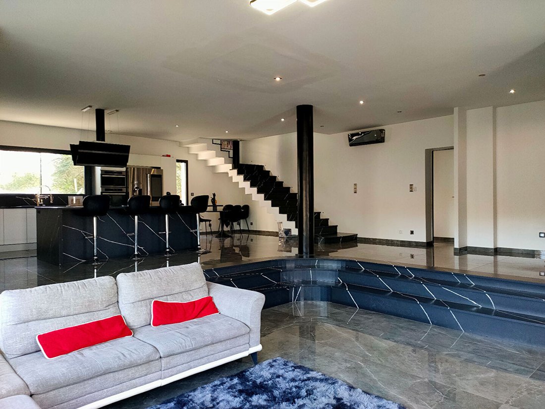 Villa in Yvrac, Nouvelle-Aquitaine, France 3 - 18405745