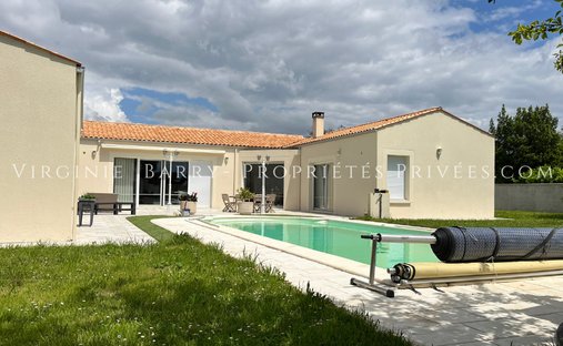 Villa in Echillais, Nouvelle-Aquitaine, France 1