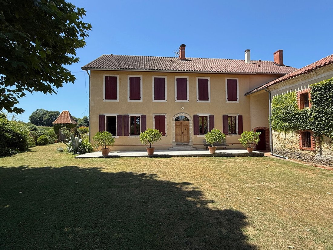 Villa in Villeneuve-de-Marsan, Nouvelle-Aquitaine, France 1 - 18405567