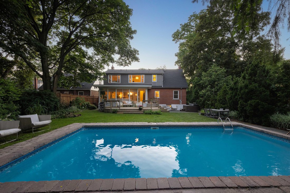 House in Hamilton, Ontario, Canada 2 - 18405150