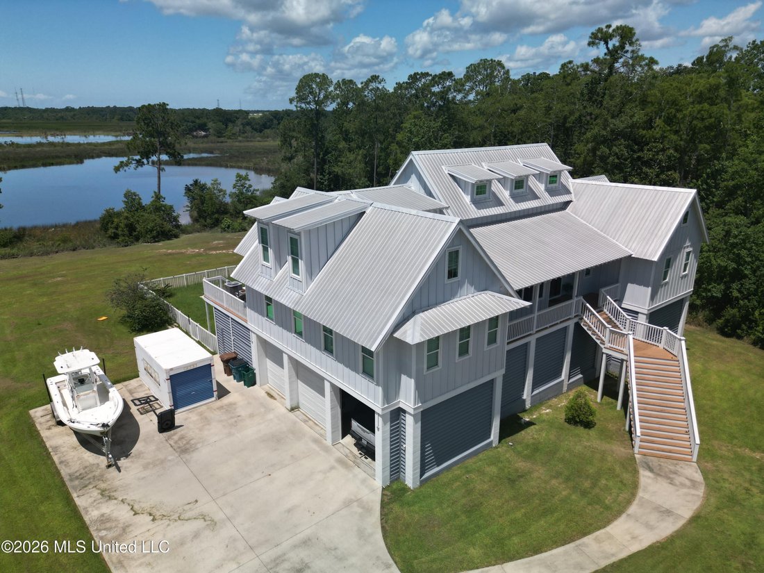 House in Biloxi, Mississippi, United States 5 - 18414391