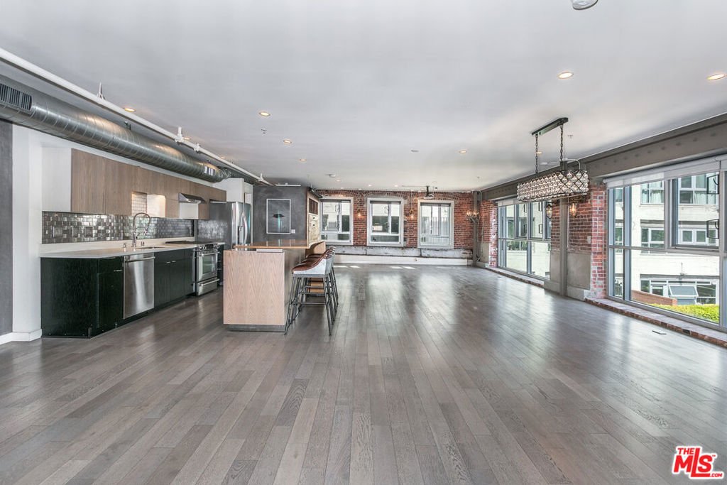Condo in Los Angeles, California, United States 5 - 18372610