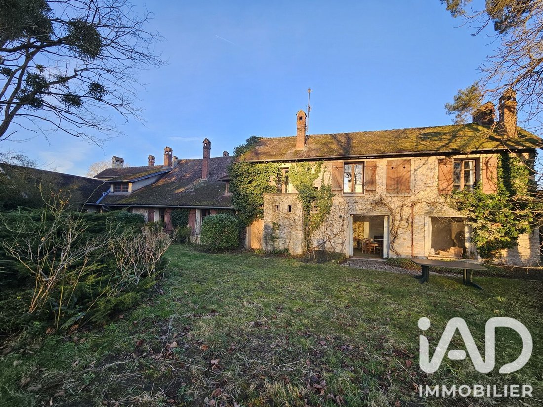 House in Saint-Martin-la-Garenne, Ile-de-France, France 1 - 18414232