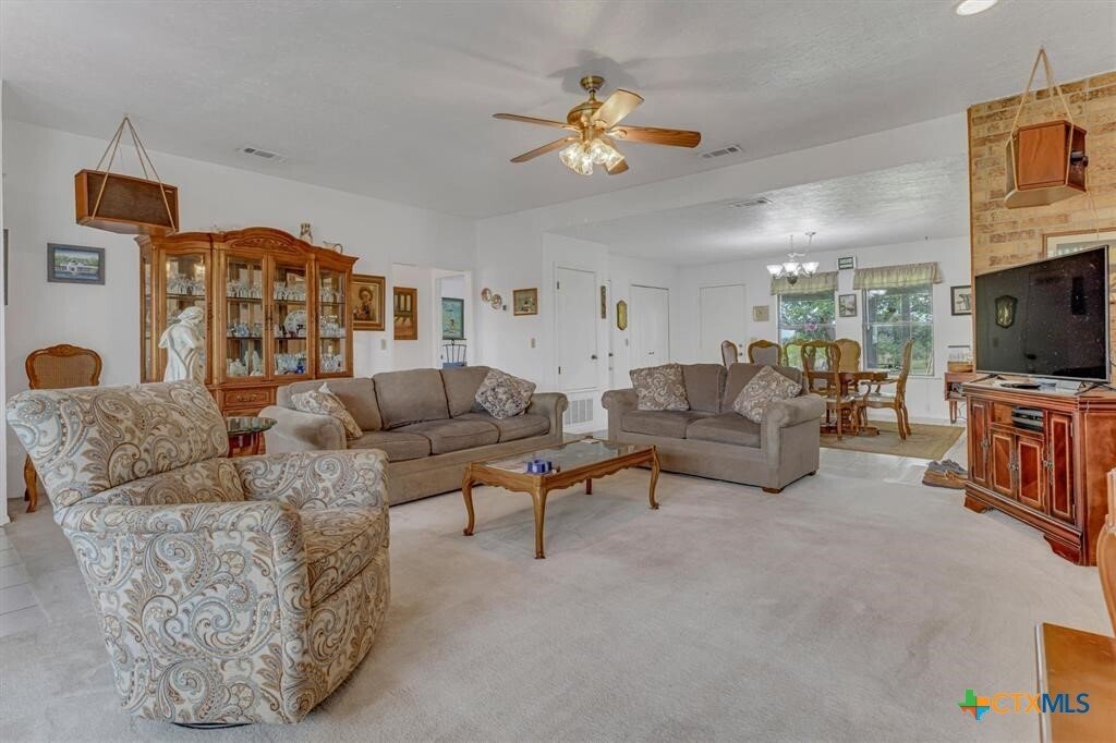 House in Elgin, Texas, United States 5 - 18406933