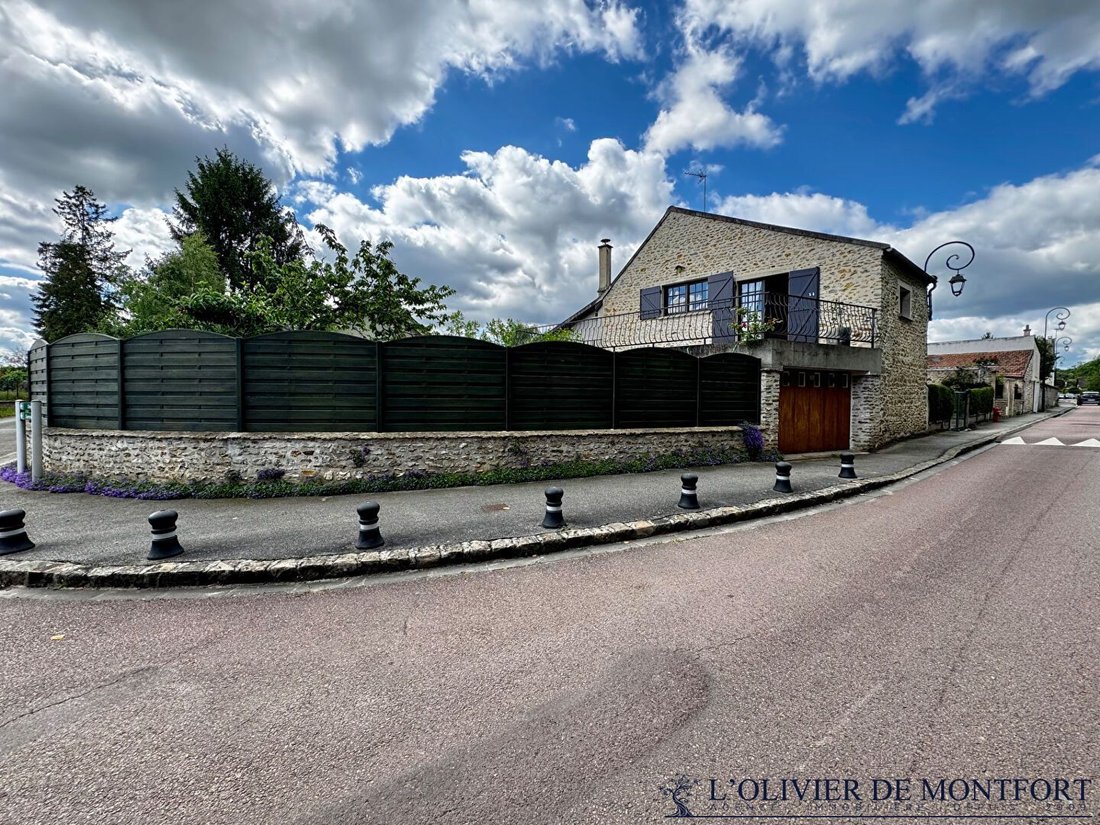 House in Montfort-l'Amaury, Ile-de-France, France 2 - 18407552