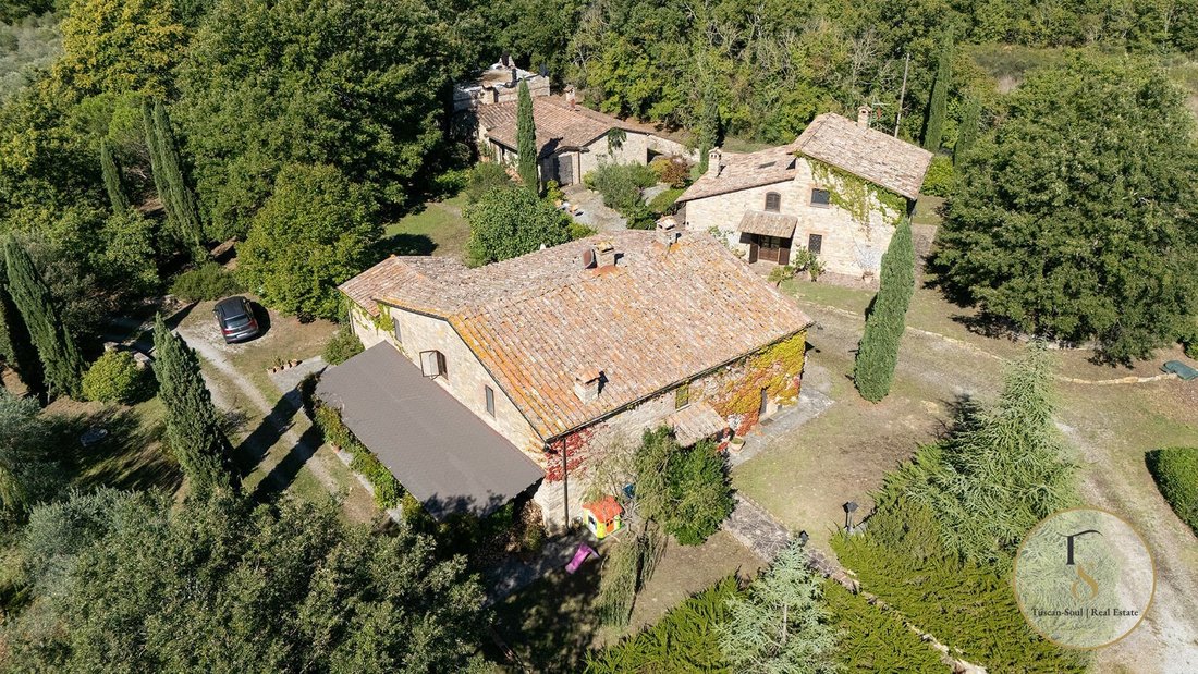 Country House in Italy 2 - 16740800