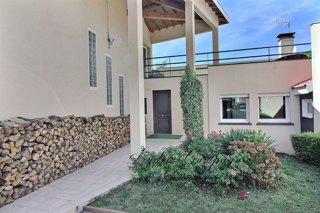Villa in Saint-Galmier, Auvergne-Rhône-Alpes, France 4 - 18405809