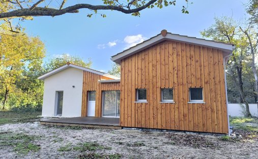 House in Soulac-sur-Mer, Nouvelle-Aquitaine, France 1