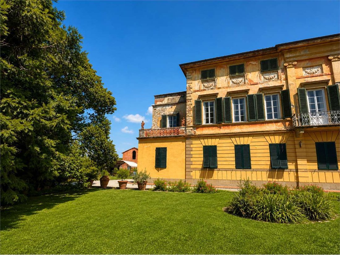 Villa in Historic Center, Lucca, Tuscany 2 - 18407916