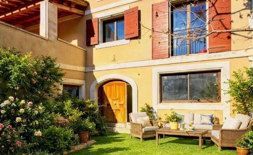 Villa in Saint-Rémy-de-Provence, Provence-Alpes-Côte d'Azur, France 1