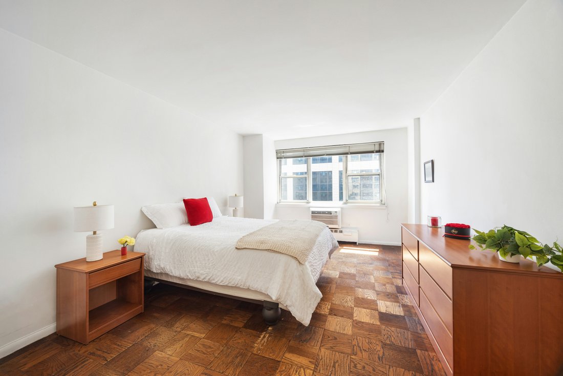 Co Op in New York, New York, United States 5 - 18407635