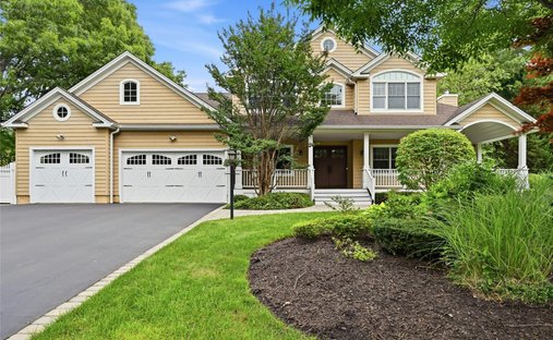 House in Kings Park, New York, United States 1