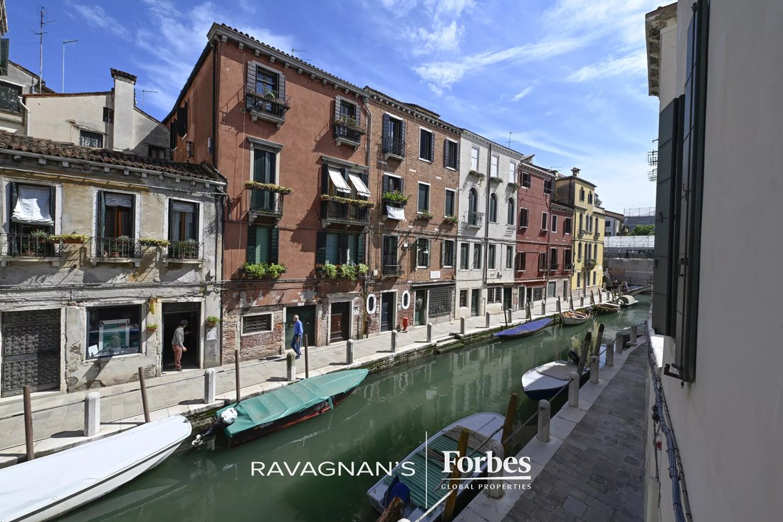 Apartment in Dorsoduro, Venice, Italy 1 - 18404472