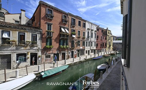 Apartment in Dorsoduro, Venice, Italy 1